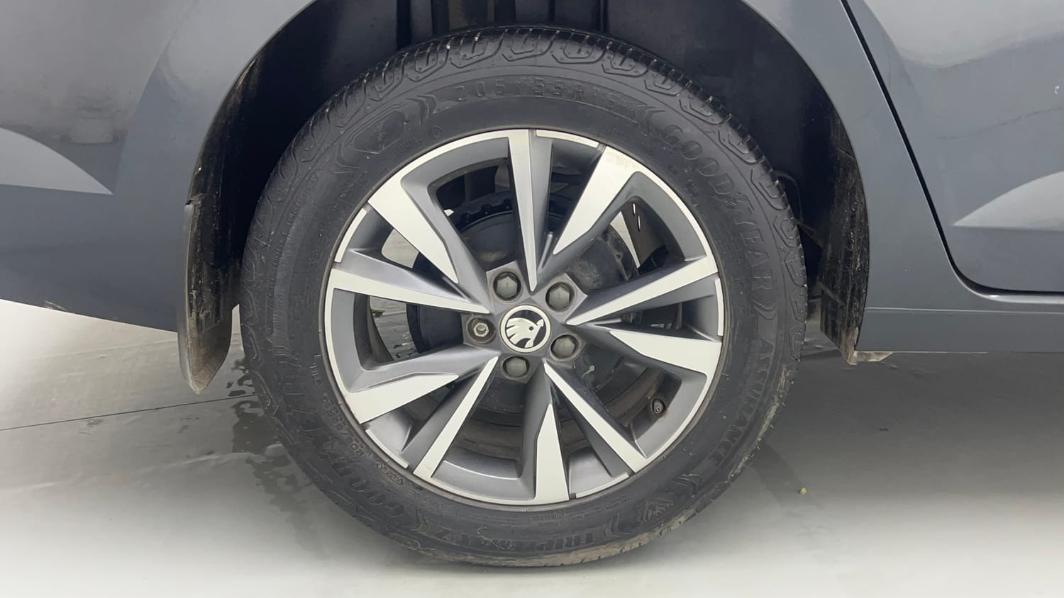 Used 2023 Skoda Slavia Style 1.0L TSI MT Petrol Manual tyres RIGHT REAR TYRE RIM VIEW