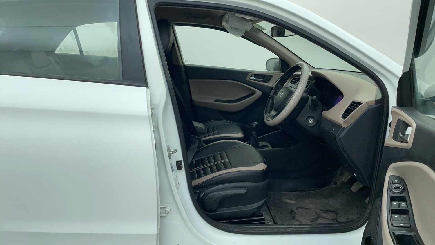 Used 2020 Hyundai Elite i20 Sportz Plus 1.2 Petrol Manual interior RIGHT SIDE FRONT DOOR CABIN VIEW