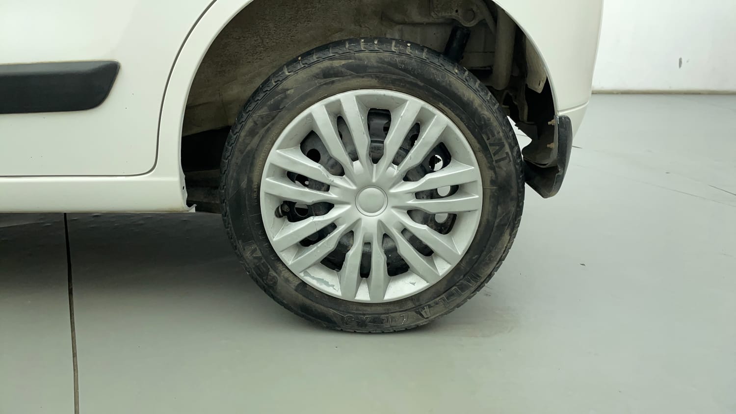 Used 2016 Maruti Suzuki Wagon R 1.0 VXI AMT Petrol Automatic tyres LEFT REAR TYRE RIM VIEW