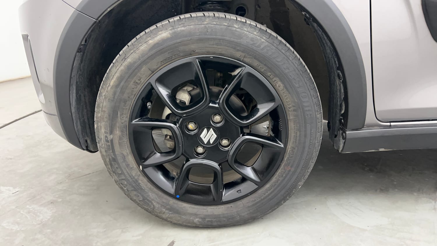 Used 2023 Maruti Suzuki Ignis Zeta 1.2 MT Petrol Manual tyres LEFT FRONT TYRE RIM VIEW