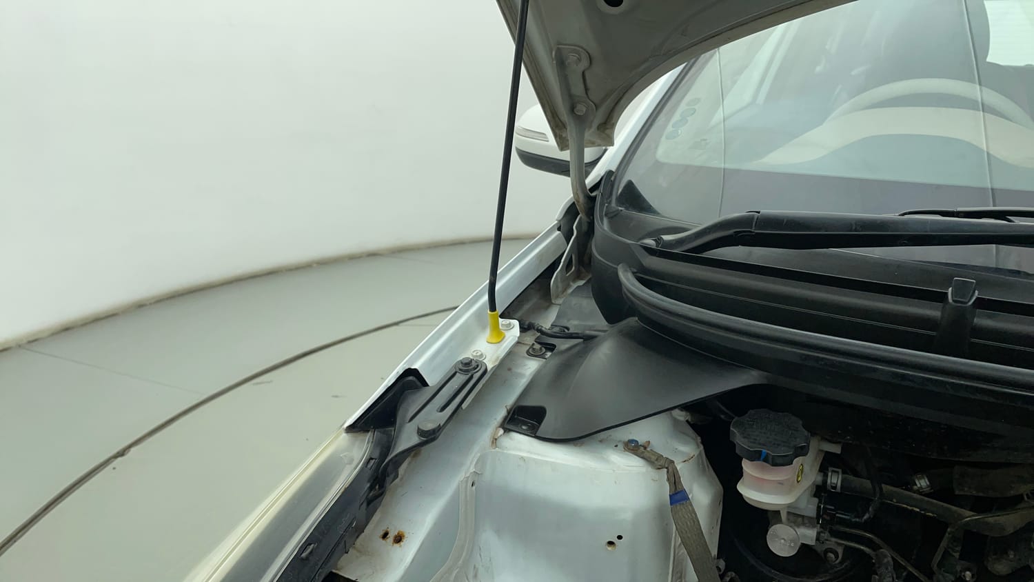 Used 2020 Hyundai Elite i20 Sportz Plus 1.2 Petrol Manual engine ENGINE RIGHT SIDE HINGE & APRON VIEW