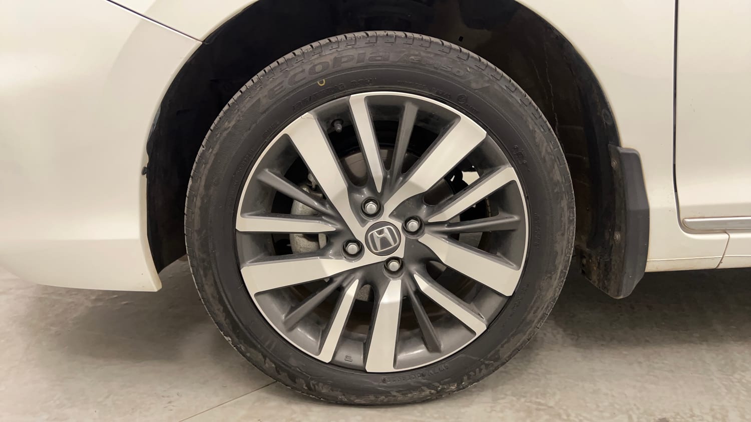 Used 2023 Honda City ZX CVT Petrol Petrol Automatic tyres LEFT FRONT TYRE RIM VIEW