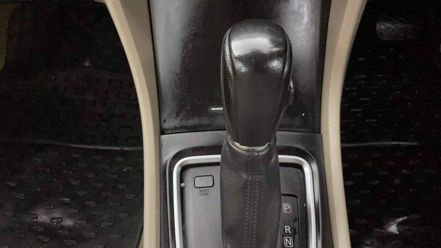 Used 2018 Maruti Suzuki Ciaz Alpha Hybrid 1.5 AT Petrol Automatic interior GEAR  KNOB VIEW