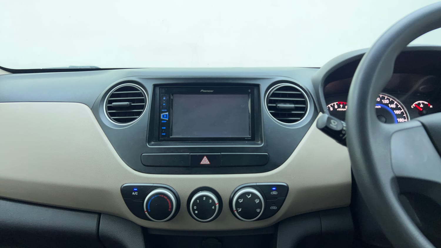 Used 2017 Hyundai Grand i10 Magna AT 1.2 Kappa VTVT Petrol Automatic top_features Integrated (in-dash) music system