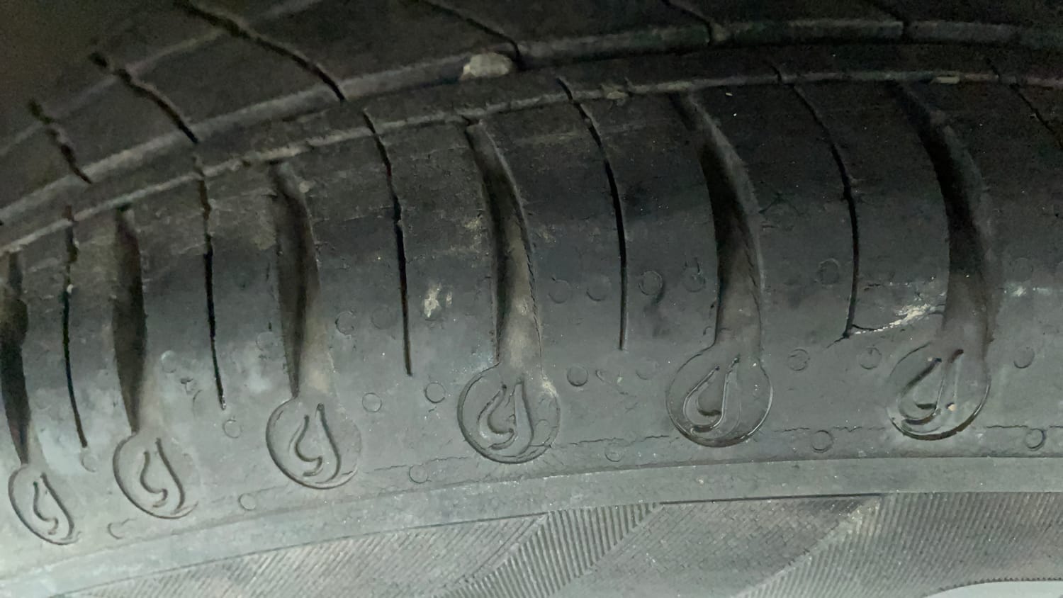 Used 2020 Tata Tiago XZA Petrol Automatic tyres RIGHT FRONT TYRE TREAD VIEW