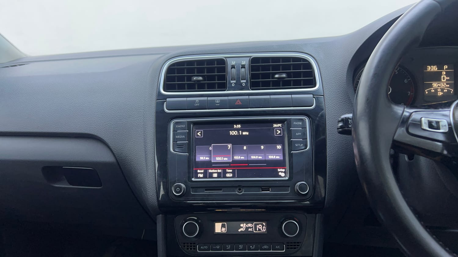Used 2018 Volkswagen Polo GT TSI Petrol Automatic interior MUSIC SYSTEM & AC CONTROL VIEW
