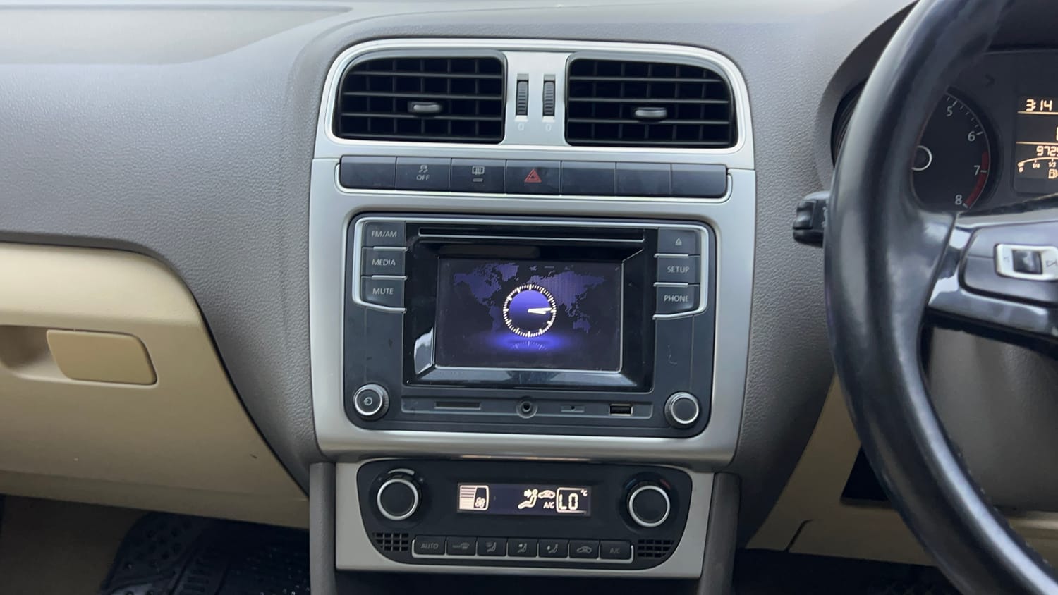 Used 2016 Volkswagen Vento Highline Petrol AT Petrol Automatic interior MUSIC SYSTEM & AC CONTROL VIEW