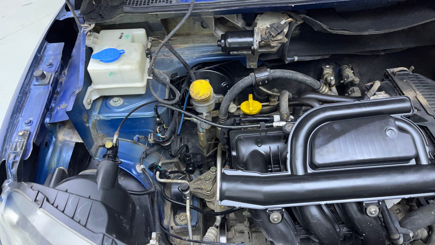 Used 2018 Renault Kwid CLIMBER 1.0 Petrol Manual engine ENGINE RIGHT SIDE VIEW