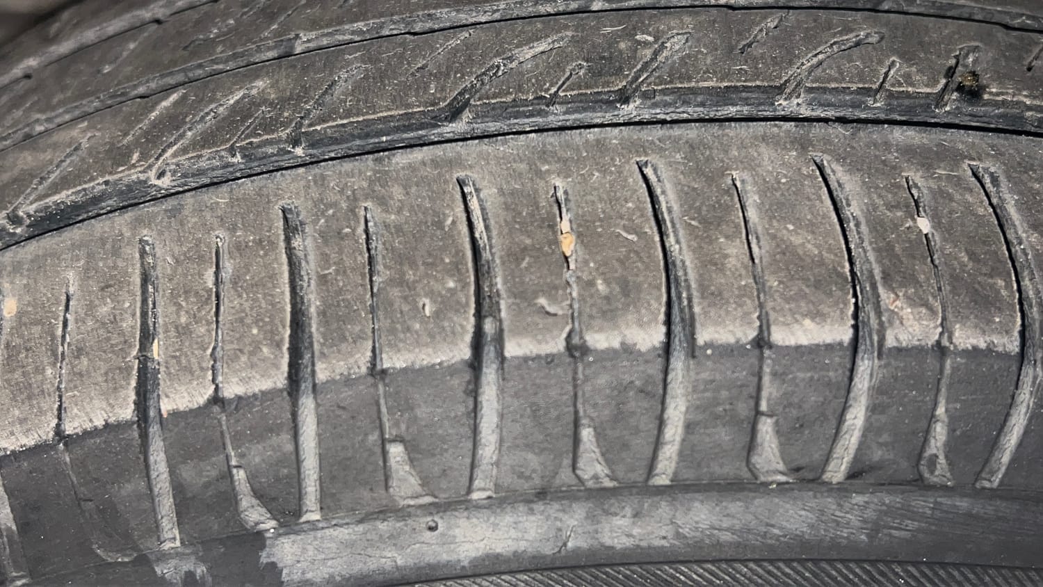 Used 2014 Maruti Suzuki Alto K10 VXi AMT Petrol Automatic tyres LEFT FRONT TYRE TREAD VIEW