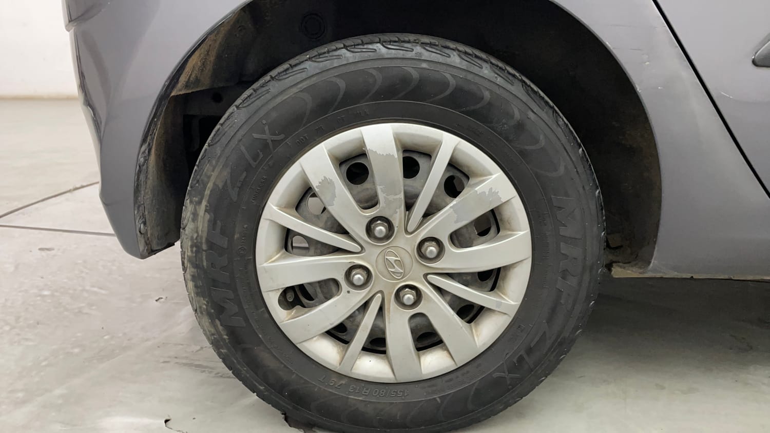 Used 2016 Hyundai i10 Sportz 1.1 iRDE2 Petrol Manual tyres RIGHT REAR TYRE RIM VIEW