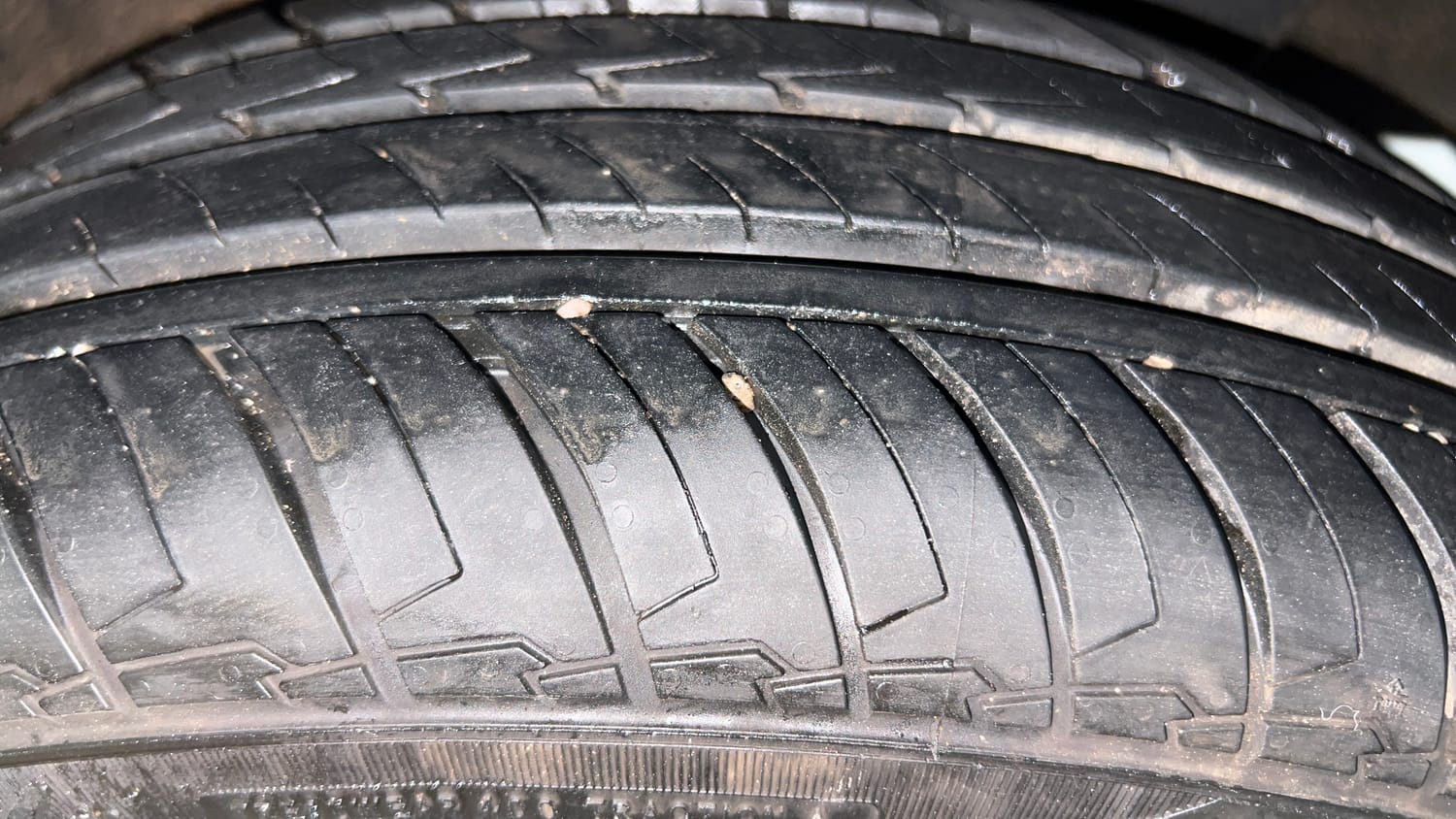 Used 2025 Hyundai Exter SX (O) Connect 1.2 AMT Petrol Automatic tyres LEFT REAR TYRE TREAD VIEW