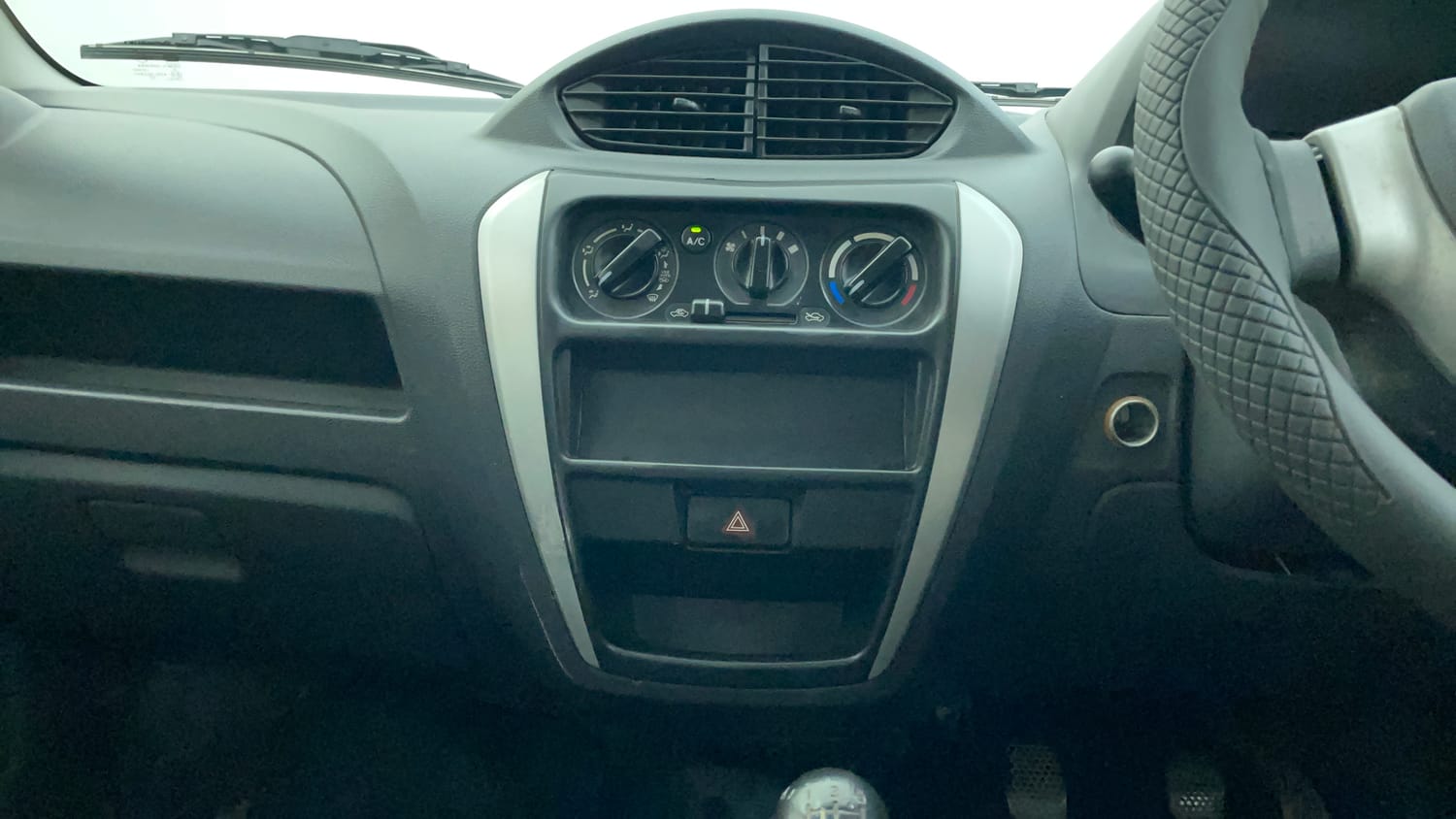 Used 2017 Maruti Suzuki Alto 800 LXi Petrol Manual interior MUSIC SYSTEM & AC CONTROL VIEW