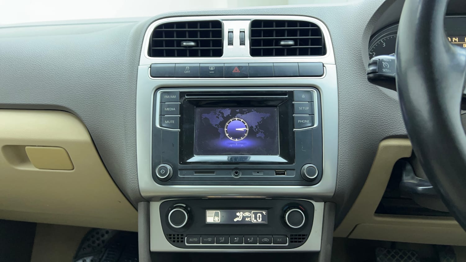 Used 2016 Volkswagen Vento Highline Petrol AT Petrol Automatic top_features Integrated (in-dash) music system