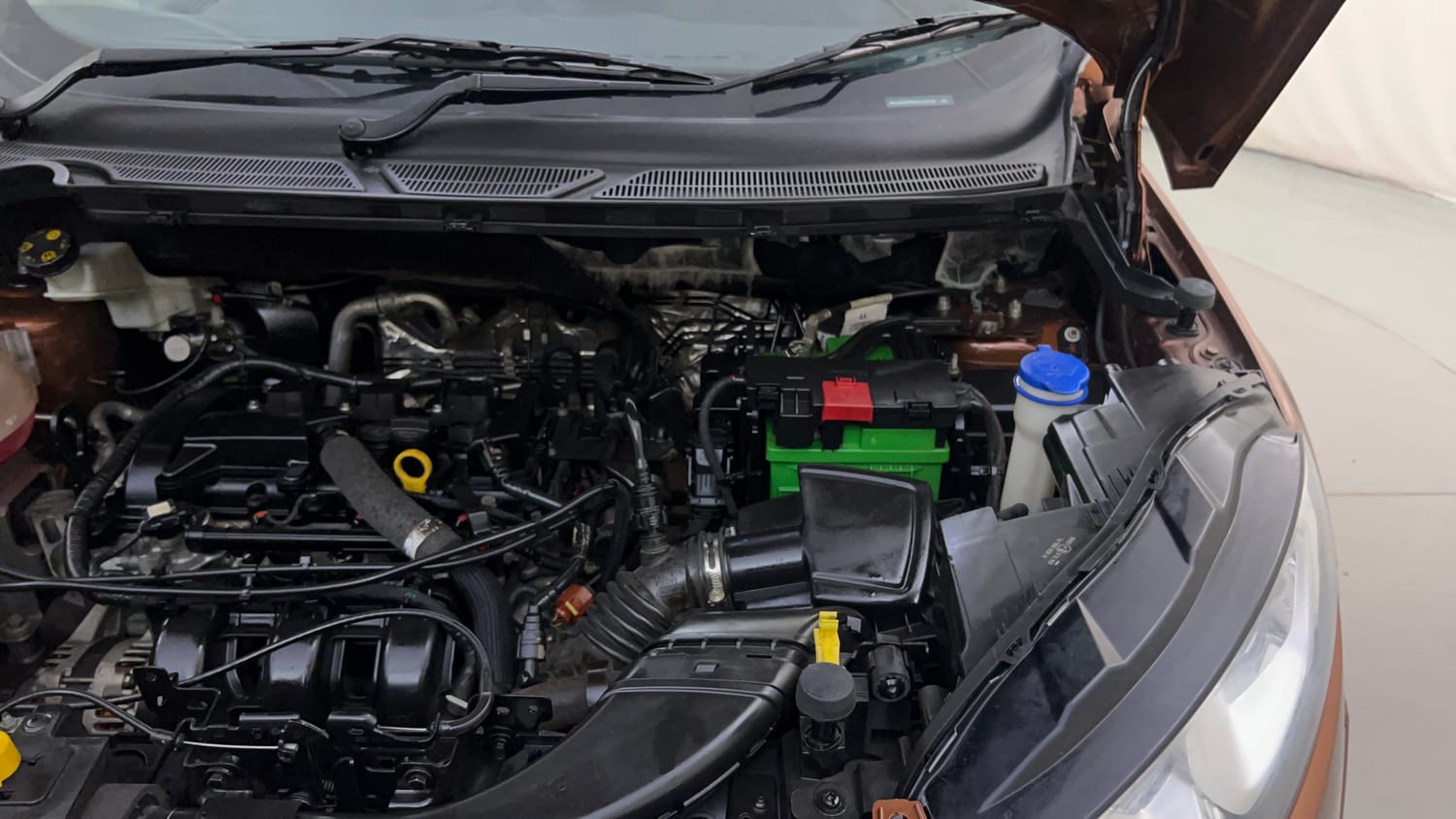 Used 2018 Ford EcoSport Titanium 1.5L Ti-VCT Petrol Manual engine ENGINE LEFT SIDE HINGE & APRON VIEW