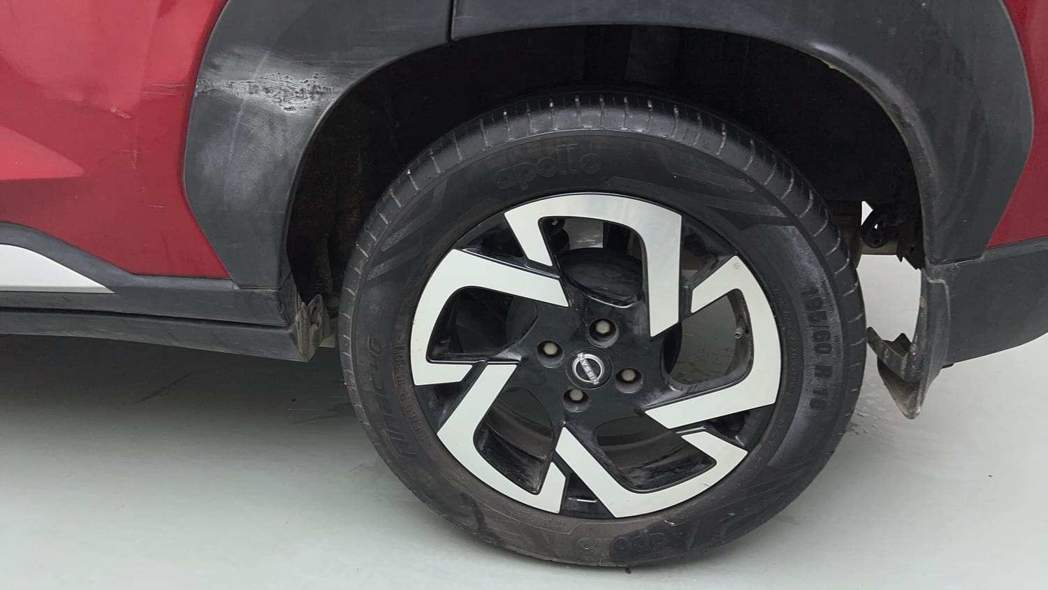 Used 2021 Nissan Magnite XV Premium Petrol + CNG(Outside Fitted) Cng Manual tyres LEFT REAR TYRE RIM VIEW