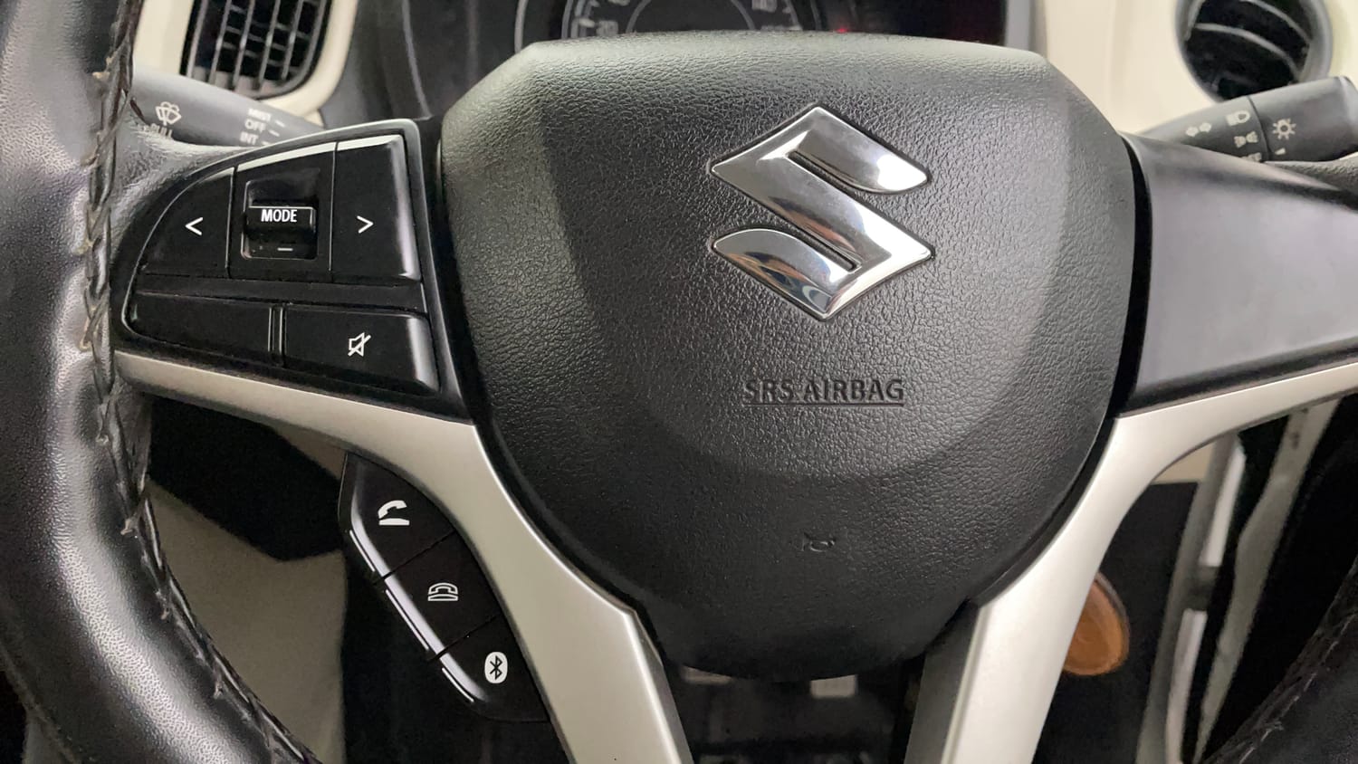 Used 2022 Maruti Suzuki Wagon R ZXI 1.2 Petrol Manual top_features Steering mounted controls