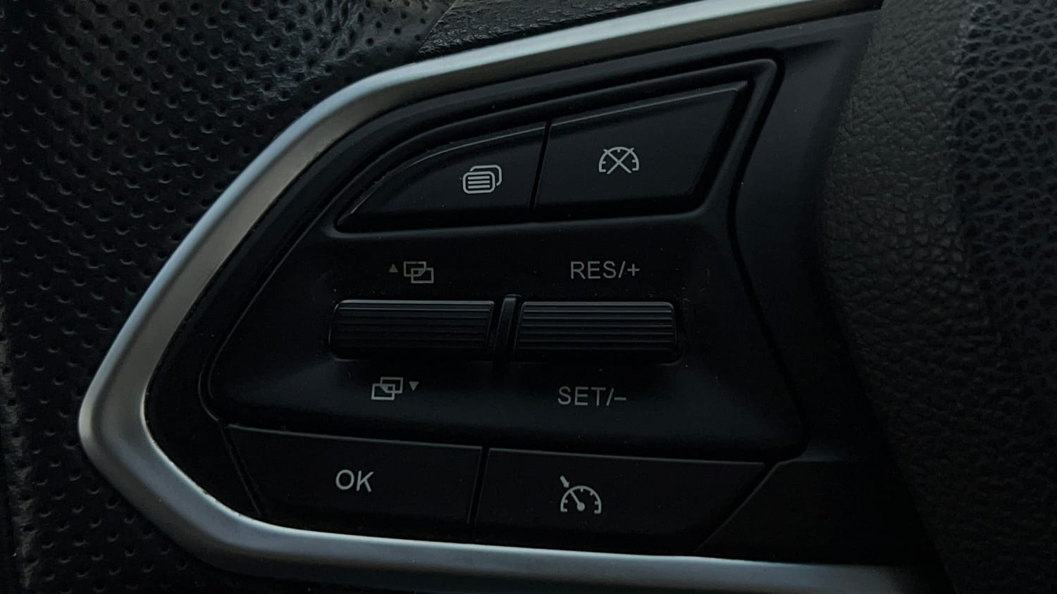 Used 2022 MG Motors Hector Sharp 1.5 Petrol CVT Petrol Automatic top_features Cruise control