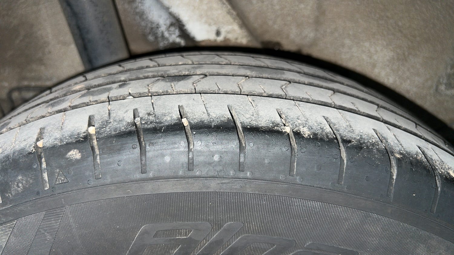 Used 2023 Hyundai Venue SX 1.2 Petrol Petrol Manual tyres RIGHT REAR TYRE TREAD VIEW