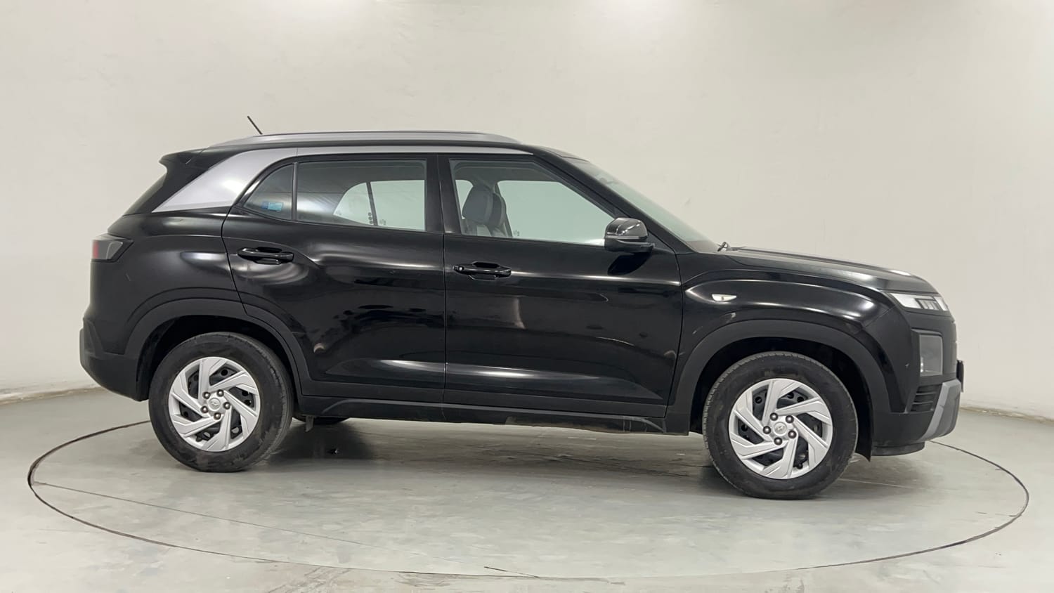 Used 2024 Hyundai Creta 1.5 MPi Petrol MT E Petrol Manual exterior RIGHT SIDE VIEW