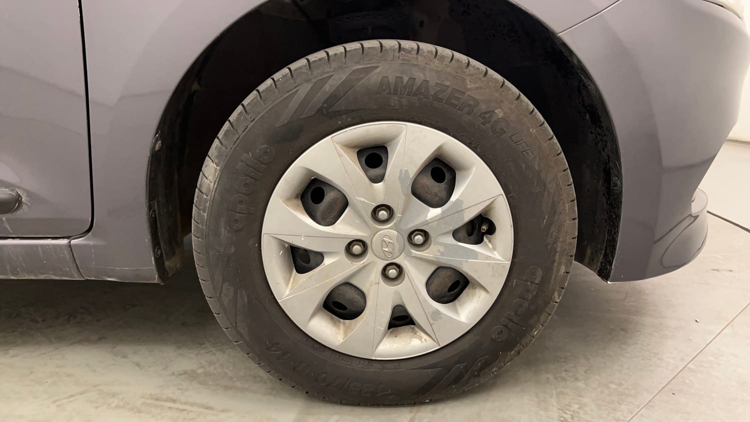 Used 2017 Hyundai Elite i20 Sportz 1.2 Petrol Manual tyres RIGHT FRONT TYRE RIM VIEW