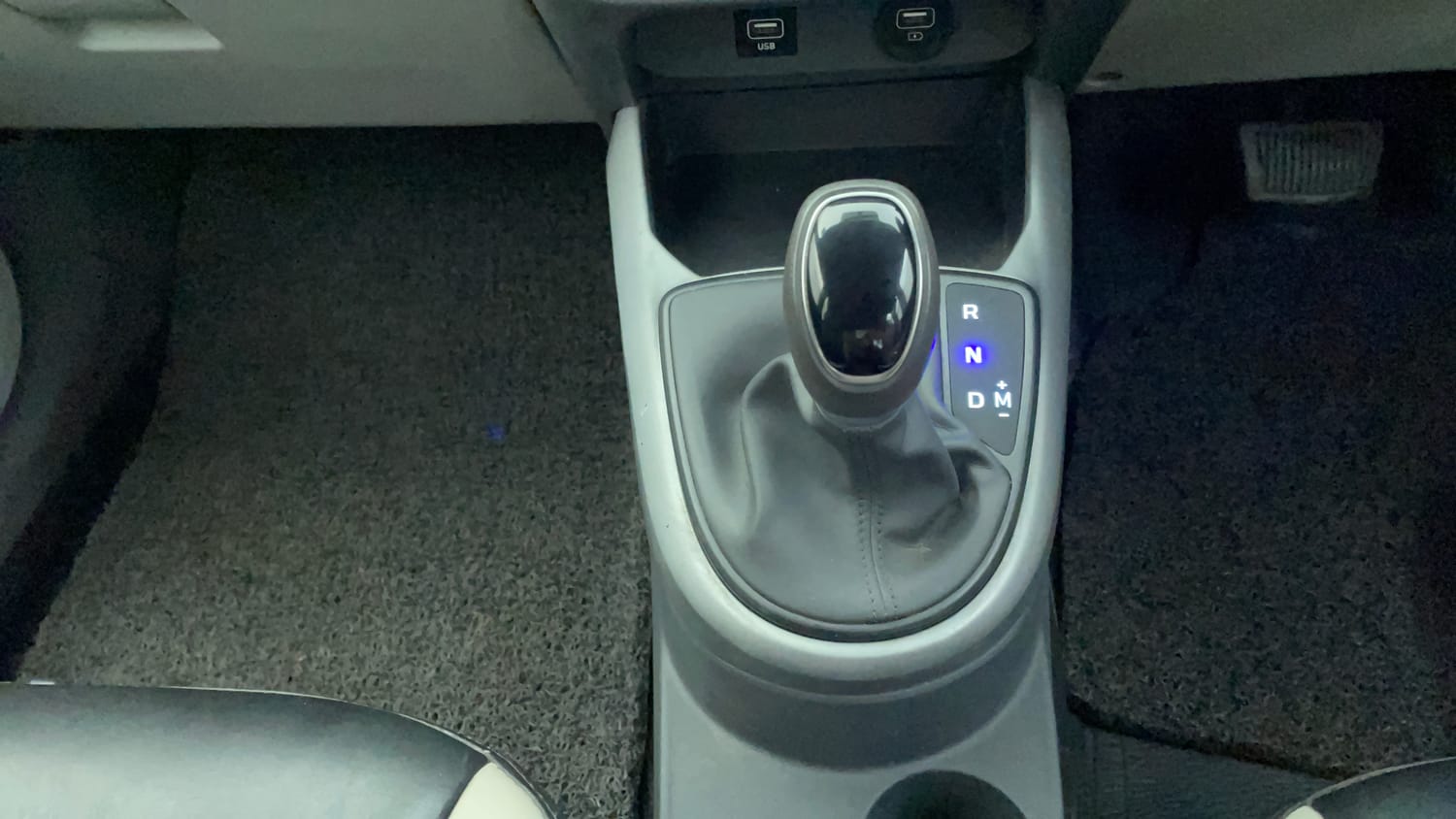 Used 2020 Hyundai Grand i10 Nios Sportz AMT 1.2 Kappa VTVT Petrol Automatic interior GEAR  KNOB VIEW
