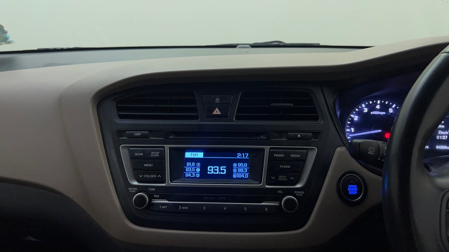 Used 2015 Hyundai Elite i20 Asta 1.2 Petrol Manual top_features Integrated (in-dash) music system