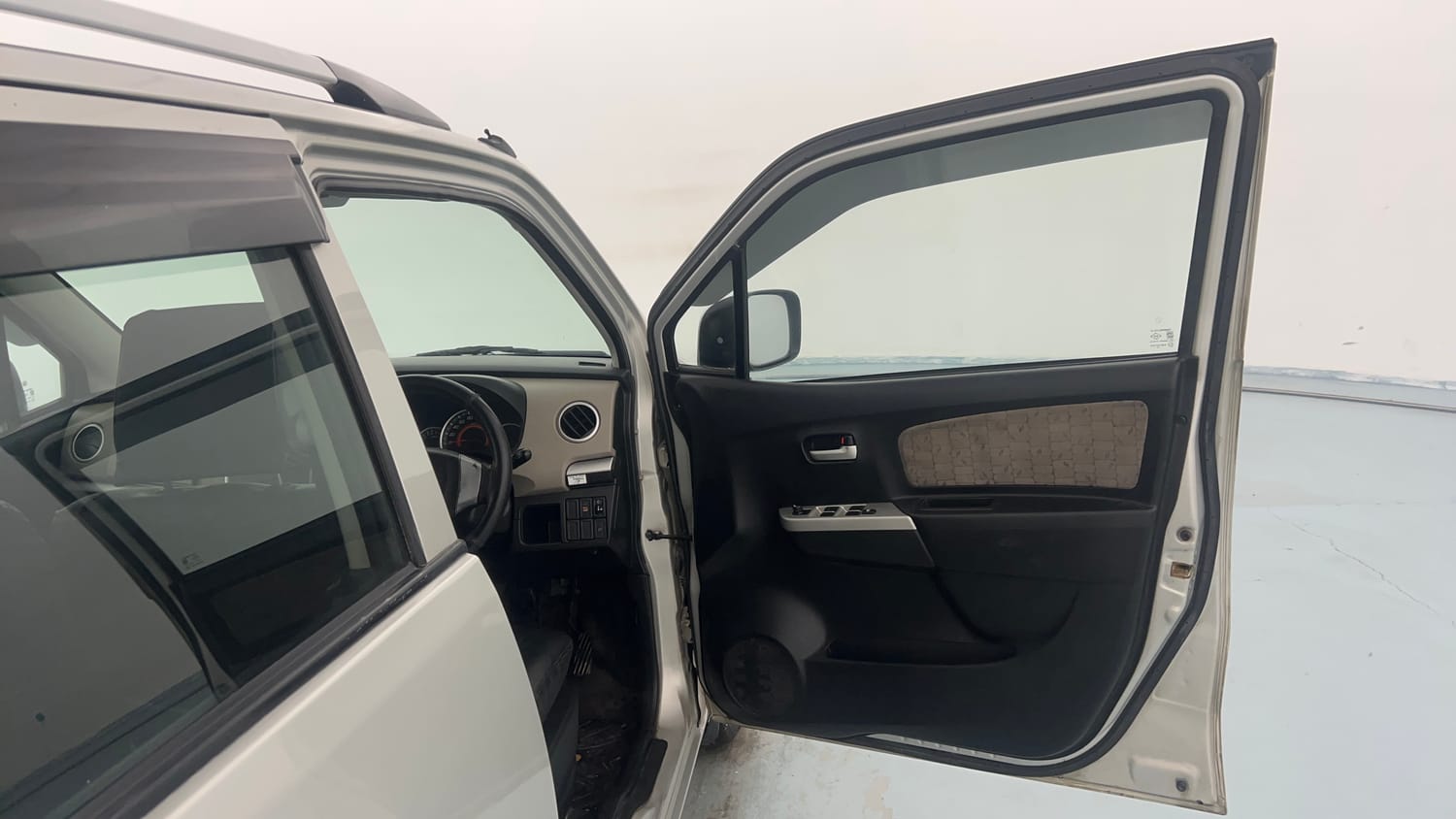 Used 2013 Maruti Suzuki Wagon R 1.0 VXi Petrol Manual interior RIGHT FRONT DOOR OPEN VIEW