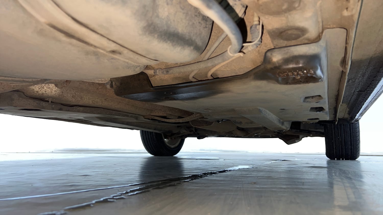 Used 2016 Volkswagen Vento Highline Petrol AT Petrol Automatic extra REAR RIGHT UNDERBODY VIEW