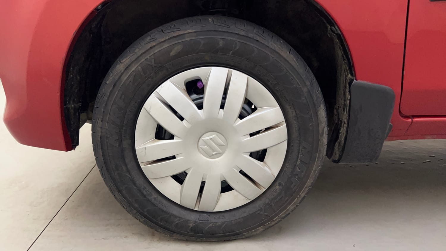 Used 2016 Maruti Suzuki Alto 800 VXi Petrol Manual tyres LEFT FRONT TYRE RIM VIEW