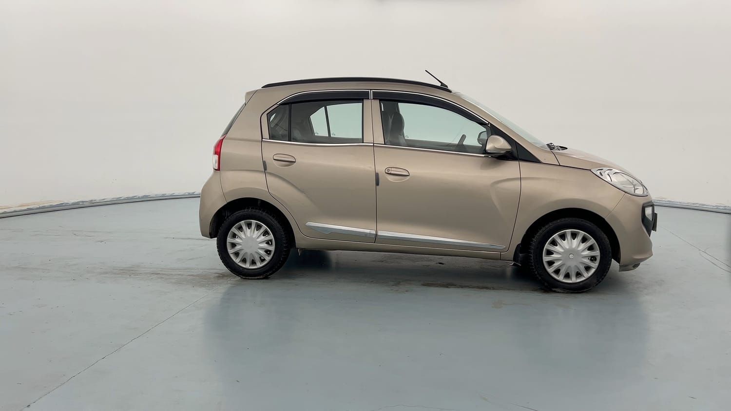 Used 2018 Hyundai Santro Asta Petrol Manual exterior RIGHT SIDE VIEW