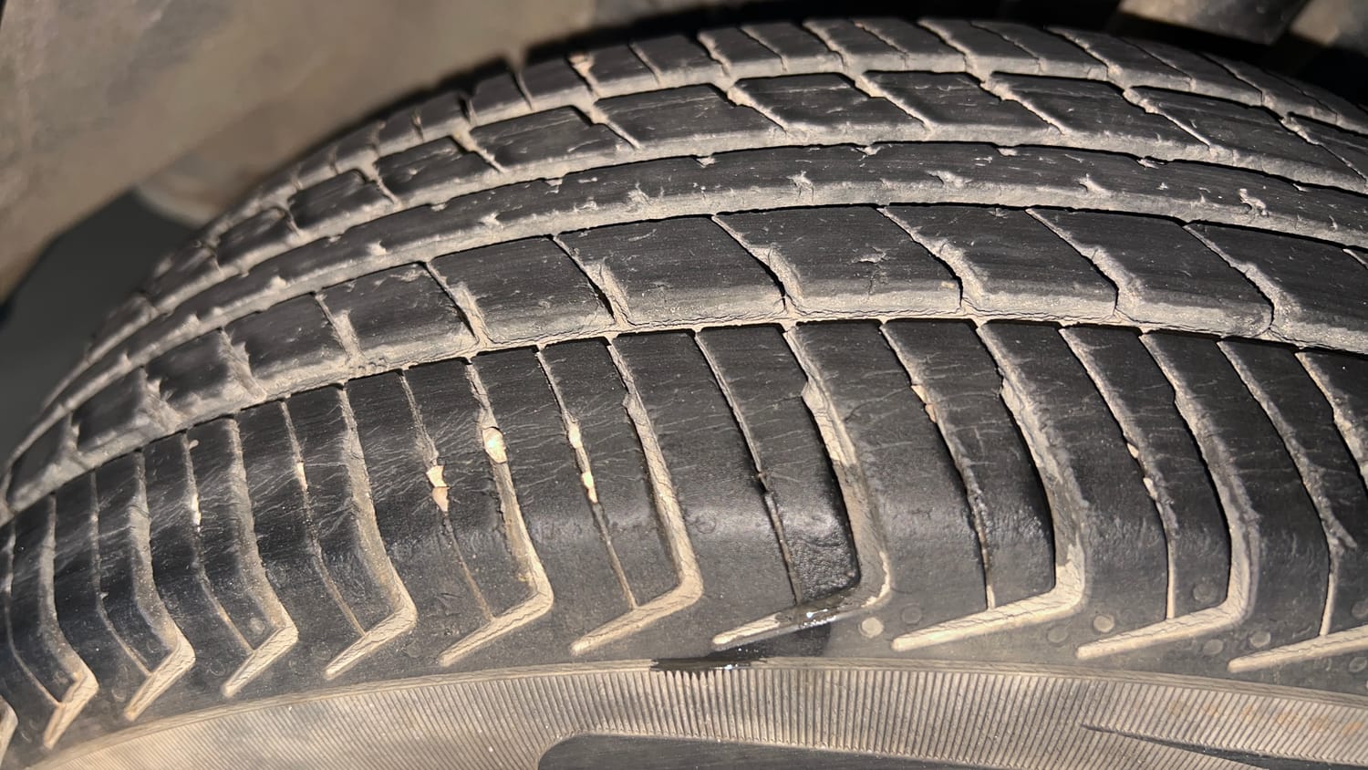 Used 2020 Renault Kwid 1.0 RXT AMT Opt Petrol Automatic tyres RIGHT FRONT TYRE TREAD VIEW