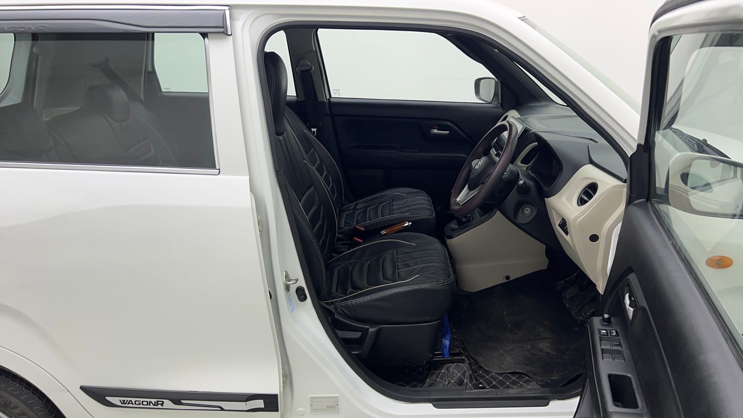 Used 2024 Maruti Suzuki Wagon R VXI 1.0 Petrol Manual interior RIGHT SIDE FRONT DOOR CABIN VIEW
