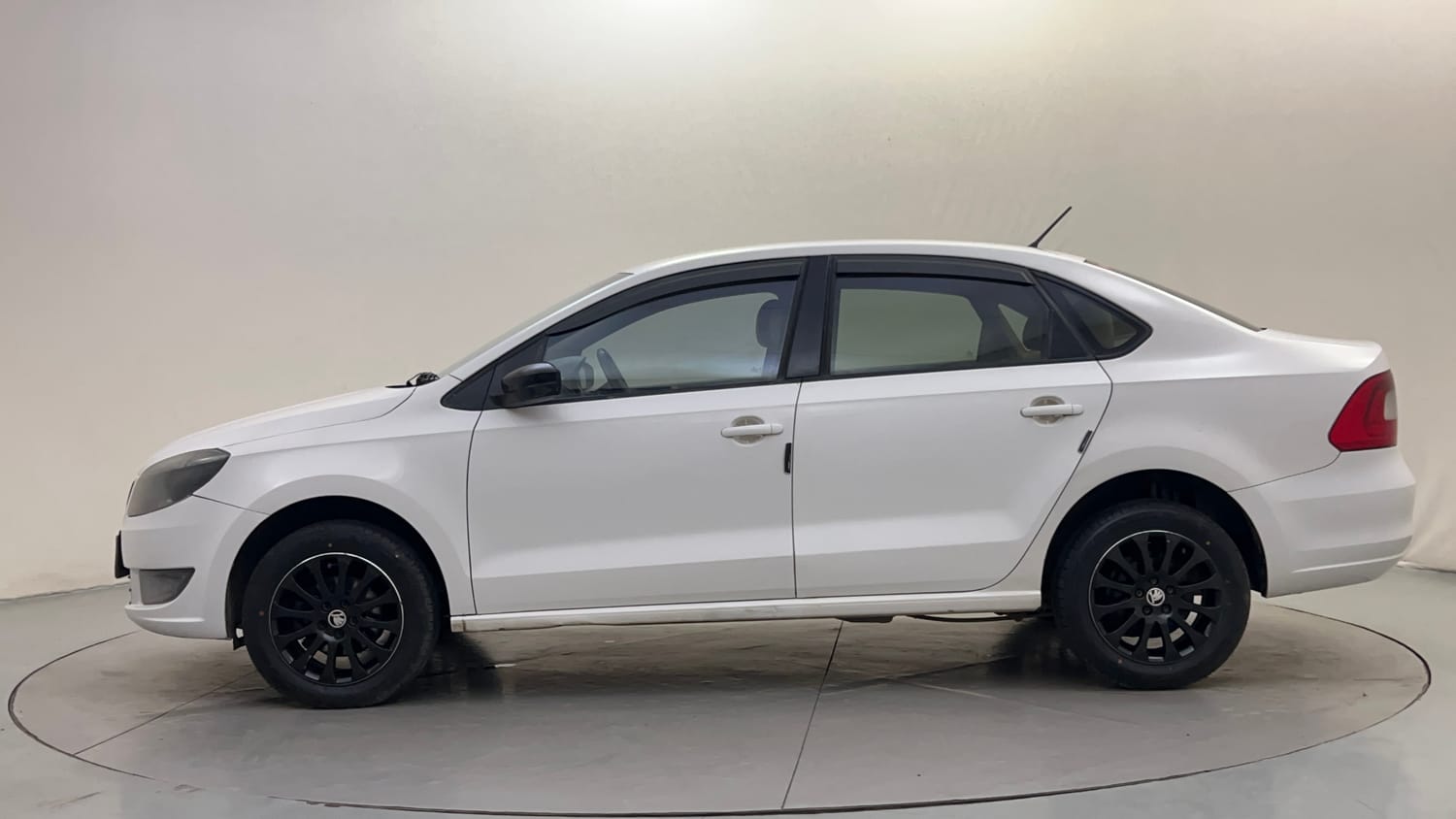 Used 2016 Skoda Rapid 1.5 TDI CR Style Plus AT Diesel Automatic exterior LEFT SIDE VIEW