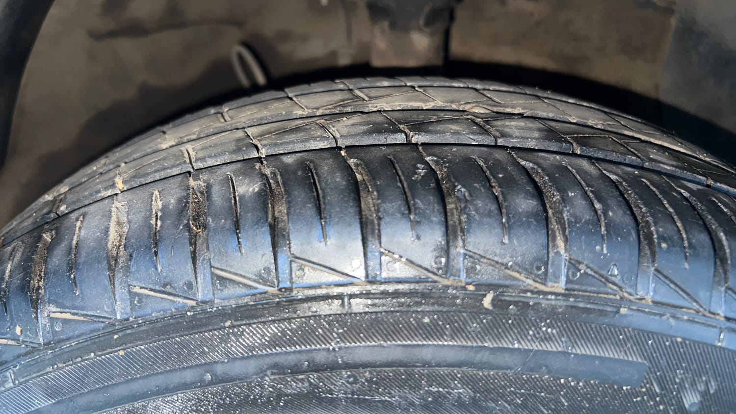 Used 2022 Hyundai Grand i10 Nios Sportz AMT 1.2 Kappa VTVT Petrol Automatic tyres RIGHT FRONT TYRE TREAD VIEW