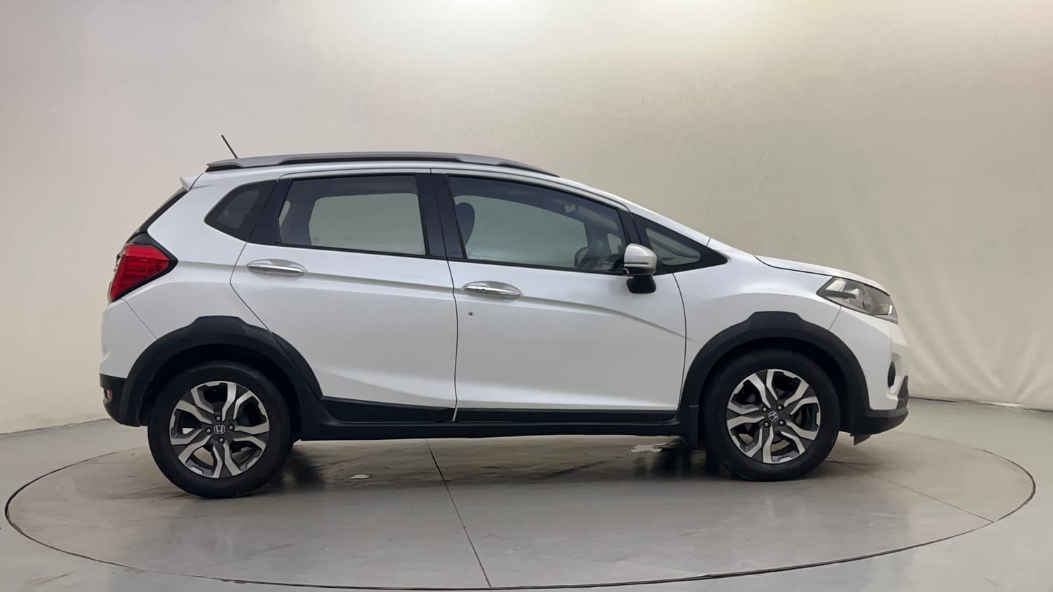 Used 2017 Honda WR-V VX MT Diesel Diesel Manual exterior RIGHT SIDE VIEW