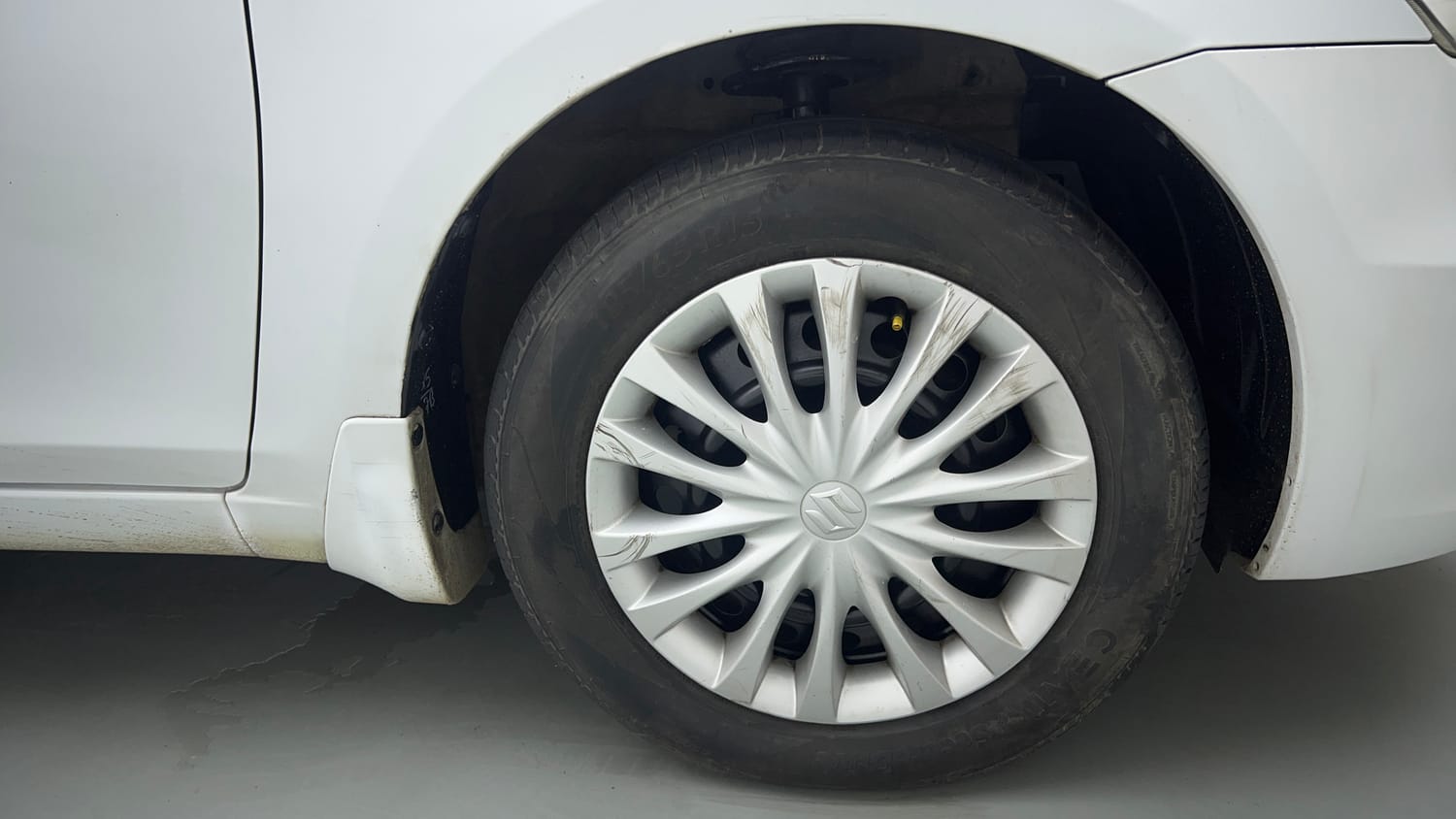 Used 2016 Maruti Suzuki Ciaz VXi+ AT Petrol Automatic tyres RIGHT FRONT TYRE RIM VIEW