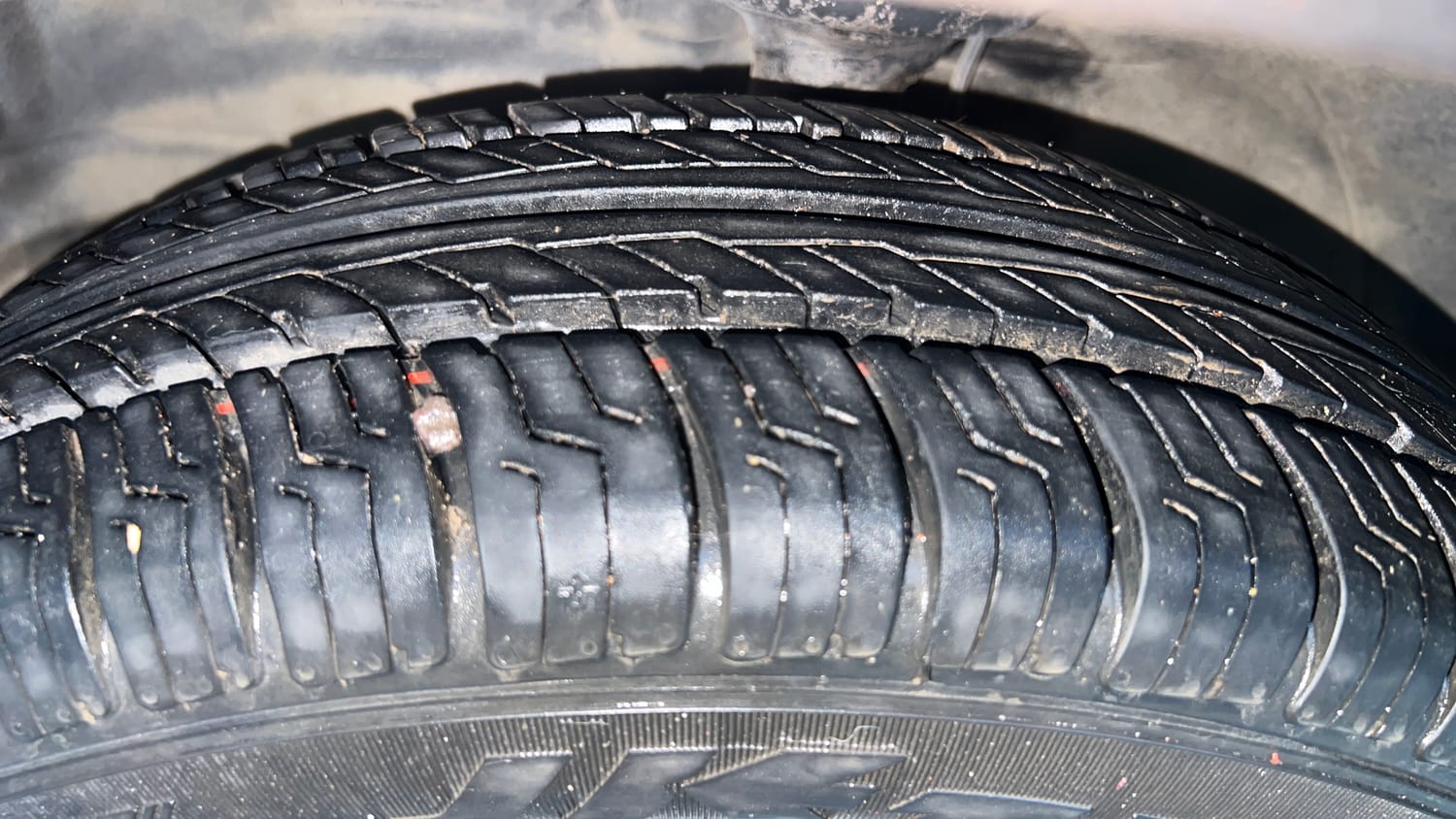 Used 2013 Maruti Suzuki Wagon R VXI Petrol Manual tyres LEFT FRONT TYRE TREAD VIEW
