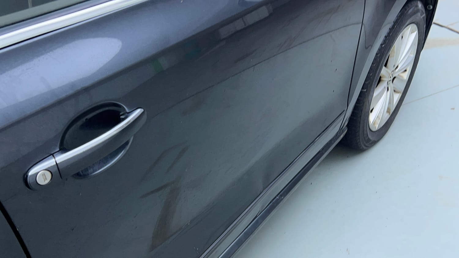 Used 2016 Volkswagen Vento Highline Petrol AT Petrol Automatic dents MINOR SCRATCH