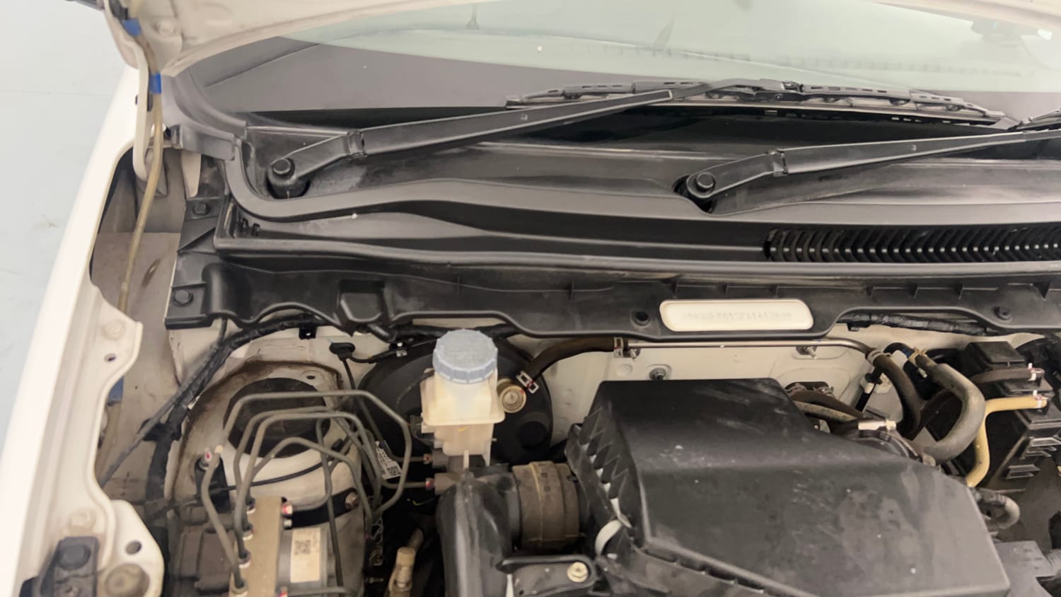 Used 2023 Maruti Suzuki Alto K10 VXi AGS Petrol Automatic engine ENGINE RIGHT SIDE HINGE & APRON VIEW