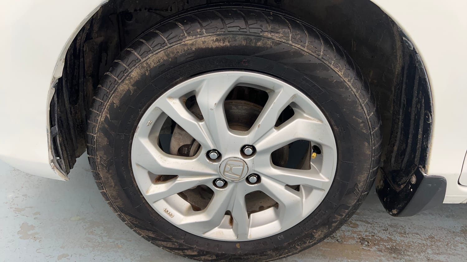 Used 2019 Honda Amaze 1.2 V MT Petrol Petrol Manual tyres LEFT FRONT TYRE RIM VIEW
