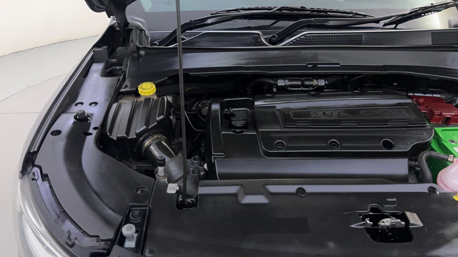 Used 2020 Jeep Compass Limited Plus Petrol AT Petrol Automatic engine ENGINE RIGHT SIDE HINGE & APRON VIEW