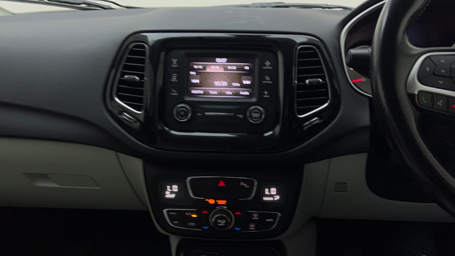 Used 2020 Jeep Compass Sport Plus 1.4 Petrol Petrol Manual interior MUSIC SYSTEM & AC CONTROL VIEW