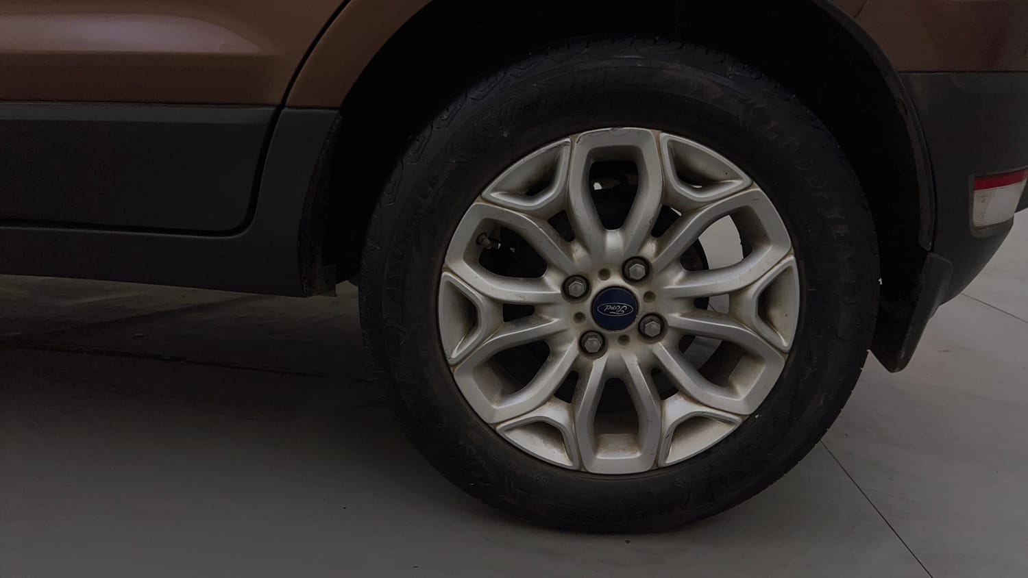 Used 2016 Ford EcoSport Titanium 1.5L TDCi Diesel Manual tyres LEFT REAR TYRE RIM VIEW