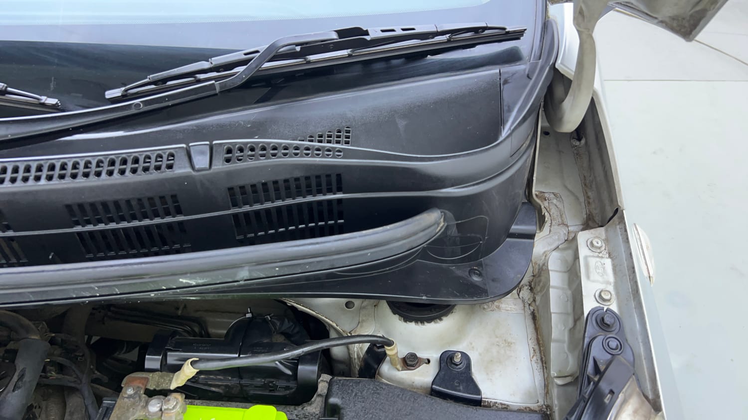Used 2017 Hyundai Grand i10 Magna AT 1.2 Kappa VTVT Petrol Automatic engine ENGINE LEFT SIDE HINGE & APRON VIEW