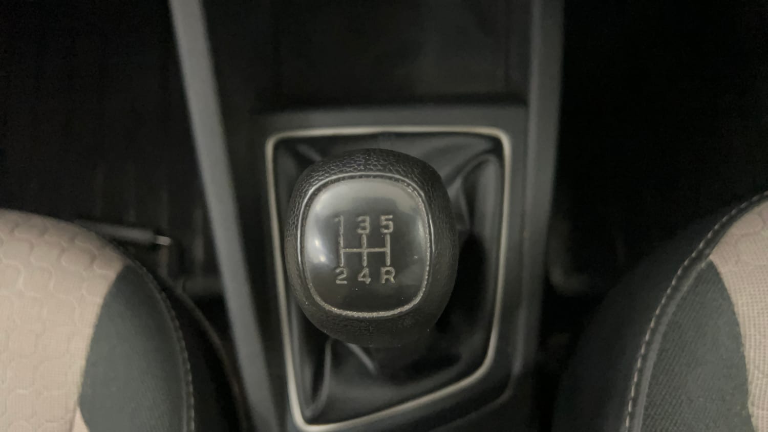 Used 2017 Hyundai Elite i20 Sportz 1.2 Petrol Manual interior GEAR  KNOB VIEW