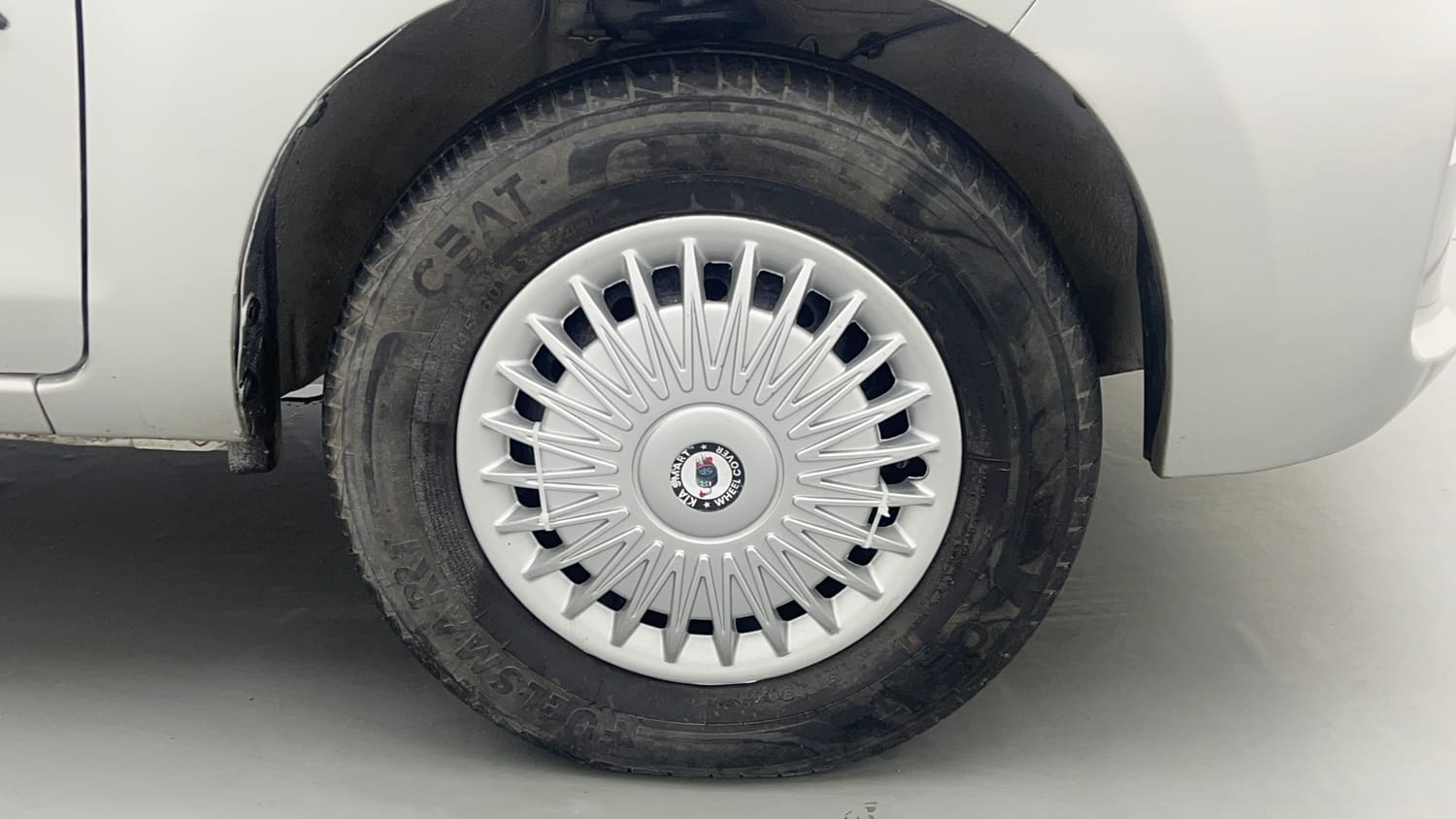 Used 2021 Maruti Suzuki Alto 800 VXi Petrol Manual tyres RIGHT FRONT TYRE RIM VIEW