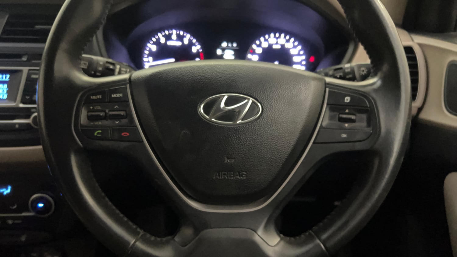Used 2015 Hyundai Elite i20 Asta 1.2 Petrol Manual top_features Airbags