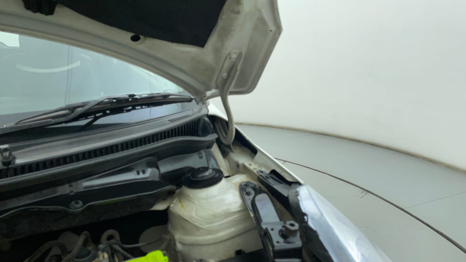 Used 2014 Maruti Suzuki Swift VXi Petrol Manual engine ENGINE LEFT SIDE HINGE & APRON VIEW