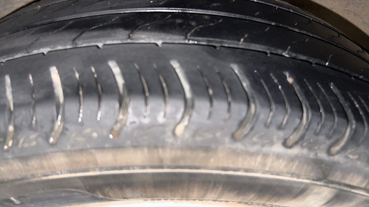 Used 2019 Honda Amaze 1.2 VX CVT Petrol Petrol Automatic tyres LEFT REAR TYRE TREAD VIEW
