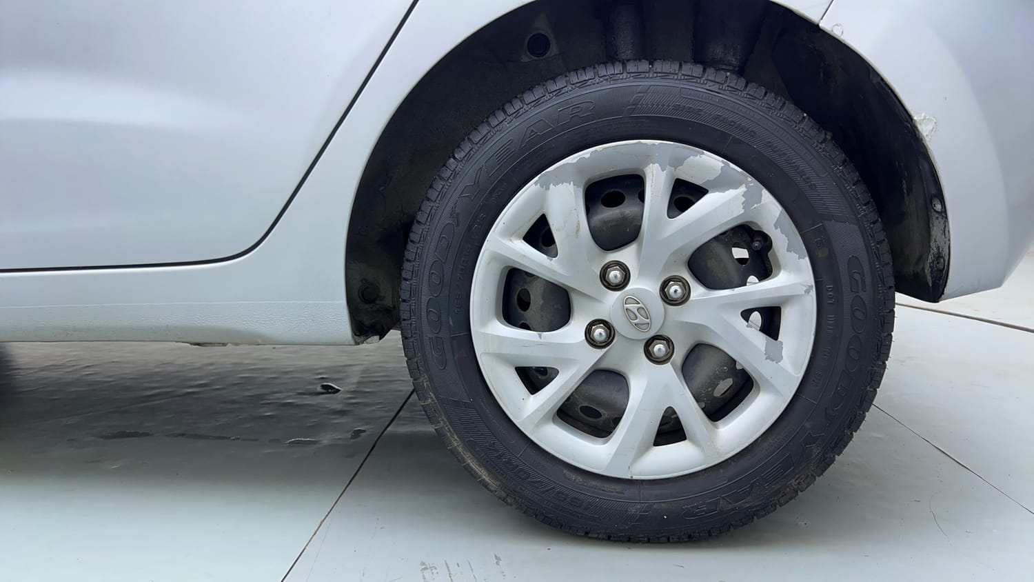 Used 2017 Hyundai Grand i10 Magna AT 1.2 Kappa VTVT Petrol Automatic tyres LEFT REAR TYRE RIM VIEW